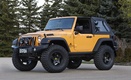 Jeep Wrangler Traildozer, как и Apache, оснащен 470-сильной «восмеркой» HEMI, способной работать в паре с пятиступенчатой автоматической коробкой передач или с шестиступенчатой «механикой»
