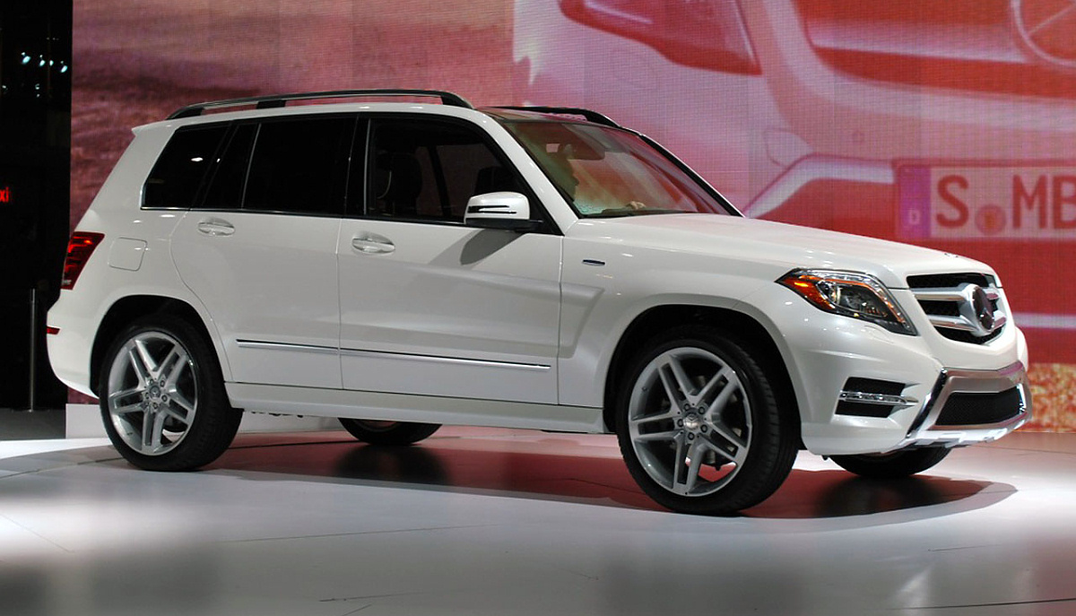 Белый Мерседес кроссовер GLK