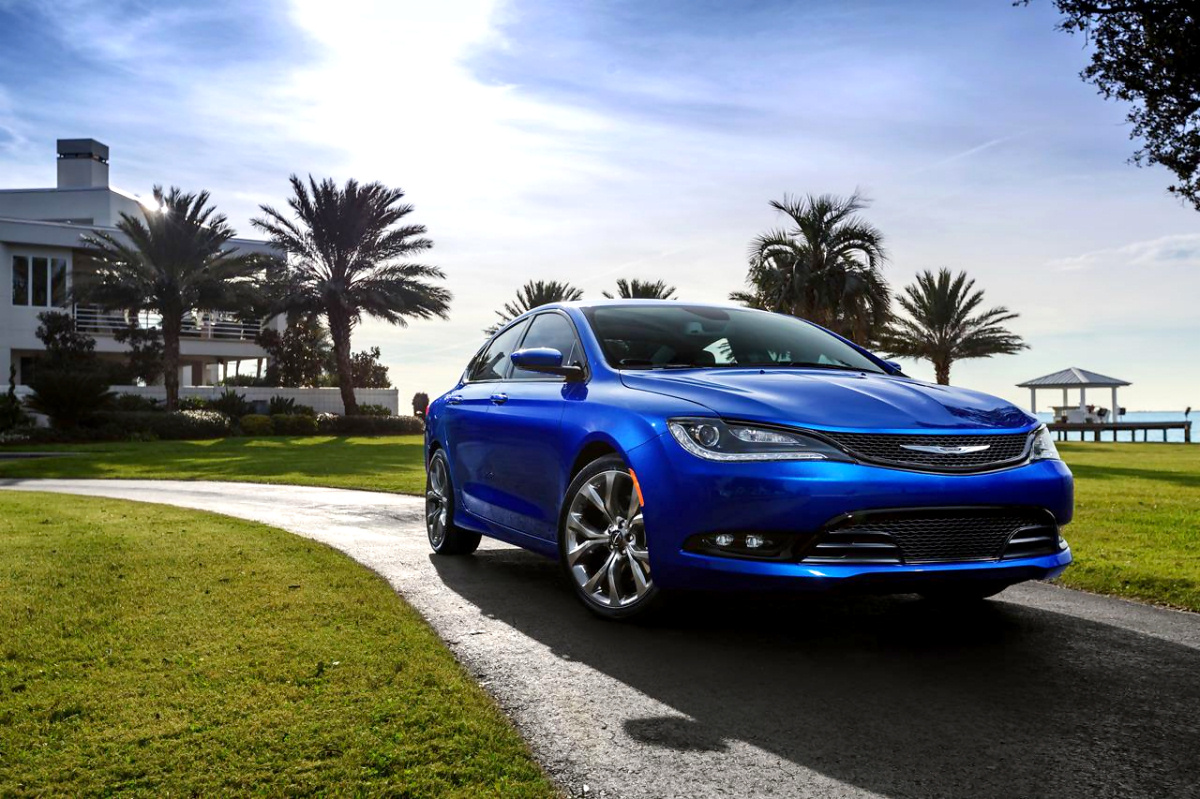 Среднеразмерный седан Chrysler 200.