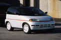 <B>Chrysler Voyager III Concept</B> (1990) <p>Разработчики из Chrysler постарались увеличить практичность небольшого трехместного сити-кара