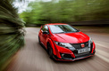 «Гоночный спорткар для дорог» <A href='http://www.livecars.ru/photo/2015/03/03/honda_civic_type_r/' class=link target='_blank'>Honda Civic Type R</A> с 310-сильным мотором существенно уступает полноприводным хот-хэтчам в плане динамических характеристик, но зато удерживает звание самого быстрого переднеприводного автомобиля на Нюрбургринге