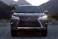 <strong>5 место</strong> — Внедорожник <A href='http://www.livecars.ru/photo/2015/08/17/lexus_lx/' class=link target='_blank'>Lexus LX</A> <p>Дизайнеры Lexus осовременили внешность премиального внедорожника LX, и в анфас модель действительно смотрится куда привлекательнее предшественника.