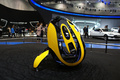 Одноместный яйцеобразный прототип <strong>Hyundai E4U</strong> использует вращающуюся полусферу вместо колес. За равновесие отвечает та же система с гироскопом, которой оснащается всем знакомый Segway. Соответственно, для управления «яйцом» руль не нужен – повороты, скорость и направление ездок может контролировать наклонами туловища