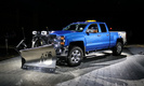 <strong>Chevrolet Silverado Alaskan Edition concept</strong>. Прототип построен на базе тяжелого пикапа Silverado 2500HD. Под капотом машины, приспособленной для выживания в суровых условиях Аляски, работает 6,6-литровый турбодизель Duramax мощностью 445 лошадиных сил (1234 Нм крутящего момента). Помимо огромного ковша для расчистки снега, который вы не могли не заметить, пикап получил 20-дюймовые хромированные диски колес и кучу других хромированных украшений
