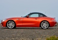 <strong>BMW Z4</strong><p>BMW Z4 использует 340-сильный мотор V6, в паре с семиступенчатым «роботом» обеспечивающий «двухдверке» разгон с места до 100 километров в час за 4,5 секунды
