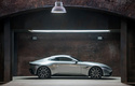 <strong>Aston Martin DB10</strong> из фильма «007: Спектр» (2015 год)<p>Еще один прототип будущего серийного автомобиля, сошедший для съемок в фантастической кинокартине – суперкар Aston Martin DB10, построенный для Джеймса Бонда. <p>Но отданный не ему. <p>Но потом благополучно угнанный Бондом. И утопленный на дне реки