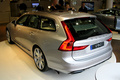 Универсал <strong>Volvo V90 Cross Country</strong> на российском рынке <A href='https://www.livecars.ru/news/2016/12/02/volvo_v90_cross_country/' class=link target='_blank'>предлагается</A> по цене от 2 миллионов 999 тысяч рублей (за базовый 249-сильный вариант), а седан <strong>Volvo S90</strong> – за 2 миллиона 621 тысячи рублей