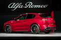 Первый кроссовер марки Alfa Romeo стал главной звездой Лос-анджелесского моторшоу. Автомобиль дебютировал в топовой 512-сильной версии Quadrifoglio Verde и уже во время презентации замахнулся на рекорд круга на Нюрбургринге среди кроссоверов. С места до 96 километров в час вседорожник ускоряется за 3,9 секунды. Максимальная скорость — 231 километр в час