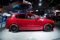 Хотя не всем понравилась внешность Alfa Romeo Stelvio в стиле плотно поужинавшего седана Giulia, в харизме итальянскому кроссоверу <A href='https://www.livecars.ru/video/2016/11/16/alfa_romeo_stelvio/' class=link target='_blank'>точно не откажешь</A>