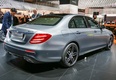 В 2016 году семейство Mercedes-Benz E-Class переживает смену поколения. Первым дебютировал бизнес-седан, за ним последовал <A href='https://www.livecars.ru/photo/2016/06/06/mercedes-benz_e-class_wagon/' class=link target='_blank'>универсал E-Class Wagon</A> и его вседорожная версия (без которой теперь никуда) All Terrain, а к концу года марка раскрыла дизайн нового среднеразмерного купе