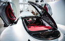 Семейной модель не назовешь: <strong>McLaren 570GT</strong> предлагает только два посадочных места. Зато за ними под распахивающимся задним окном скрывается дополнительное багажное отделение объемом 220 литров. Это в придачу с 150-литровому переднему багажнику