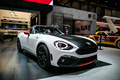 Спортивный родстер <A href='https://www.livecars.ru/photo/2016/03/01/fiat_124_spider_abarth/' class=link target='_blank'>Fiat Abarth 124 Spider</A><p> Маленький итальянский родстер на базе Mazda MX-5 особенно интересен в своем «заряженном» варианте Abarth. Модель весом всего 1060 килограммов оснащена 1,4-литровым турбомотором с отдачей 170 лошадиных сил (250 Нм). Родстер ускоряется с места до 100 километров в час за 6,8 секунды. Максимальная скорость — 230 километров в час