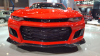 <A href='https://www.livecars.ru/photo/2016/03/24/chevrolet_camaro_zl1_new_york/' class=link target='_blank'>Chevrolet Camaro ZL1</A>. <p>«Злой» Chevrolet Camaro ZL1, напротив, был создан специально для трека. В оснащении купе (и кабриолета) — электронно-управляемые амортизаторы Magnetic Ride Control, шестипоршневые тормозные механизмы Brembo, электроблокировка заднего дифференциала, функция лонч-контроль и 20-дюймовые колесные диски