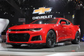 Автомобиль приводится в движение 650-сильным мотором V8 объемом 6,2 литра с максимальным крутящим моментом 880 Нм. Прибавка в мощности на 70 лошадиных сил по сравнению с предшественником обеспечила спорткару разгон с места до 96 километров в час за 3,5 секунды. В роли трансмиссии – новейший десятиступенчатый «автомат». Правда, для ретроградов все еще доступна «механика» с шестью ступенями.