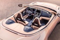 Кабриолет Aston Martin DB11 Volante