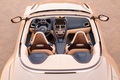 Кабриолет Aston Martin DB11 Volante