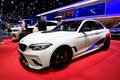 BMW M2 Competition была представлена в пакете M Performance — раскрашенная в белый цвет с сине-красными полосами, модель имеет диффузор из углеродного волокна, а также решетку радиатора, боковые зеркала, обвесы и еще ряд элементов кузова из того же материала