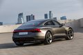 Концепт e-tron GT возник при сотрудничестве Audi с Porsche — автомобиль имеет ту же платформу и аккумуляторную батарею, что и Taycan.