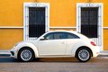 Прощай Beetle. Volkswagen показал последнюю версию легендарного «Жука»